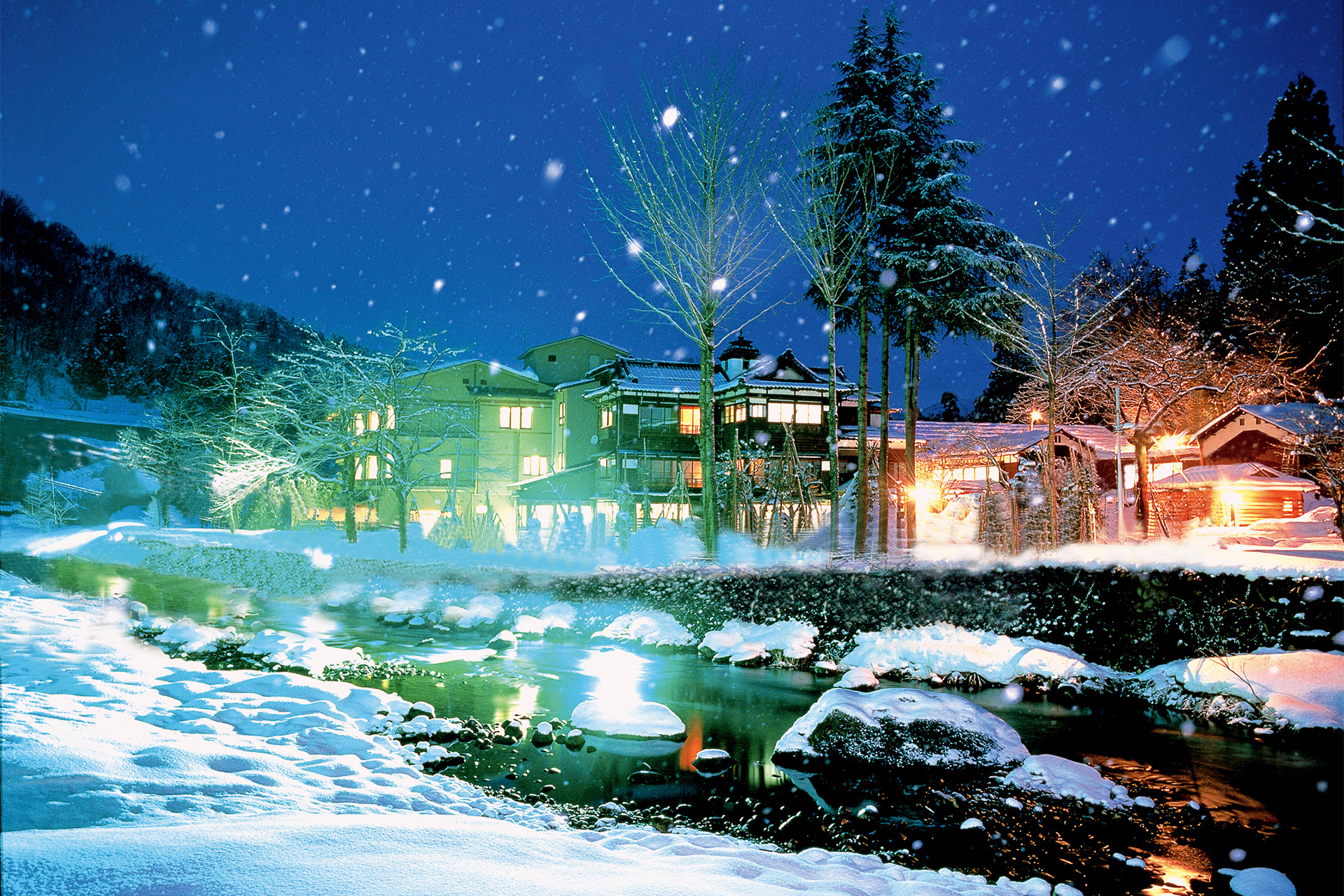 Rankeisou Inn, a hotel with a secret hot spring in deep snow